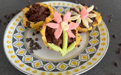 Verrine de cookie, mousse au chocolat et fleurs d’amandes